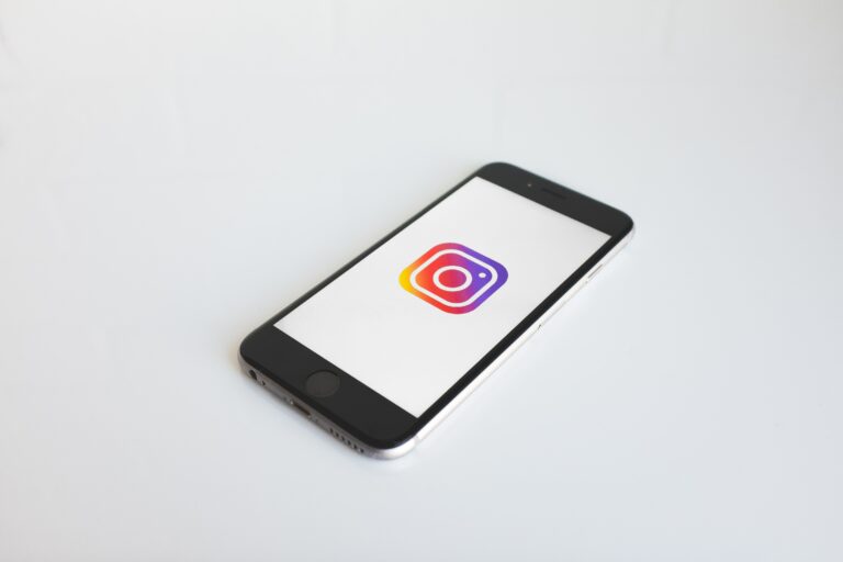 Instagram Begins Testing Story Links For All Users